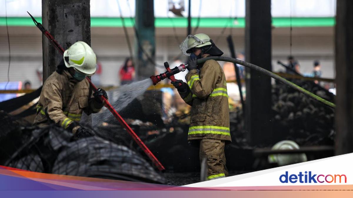 Polisi Pastikan Tak Ada Korban di Kebakaran Pasar Induk Kramat Jati