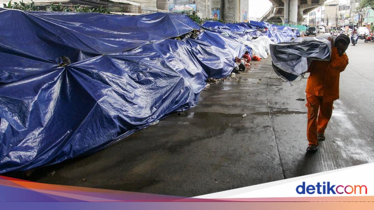 PSI Kritik Sampah di Tangsel Cuma Ditutup Terpal: Tak Selesaikan Masalah