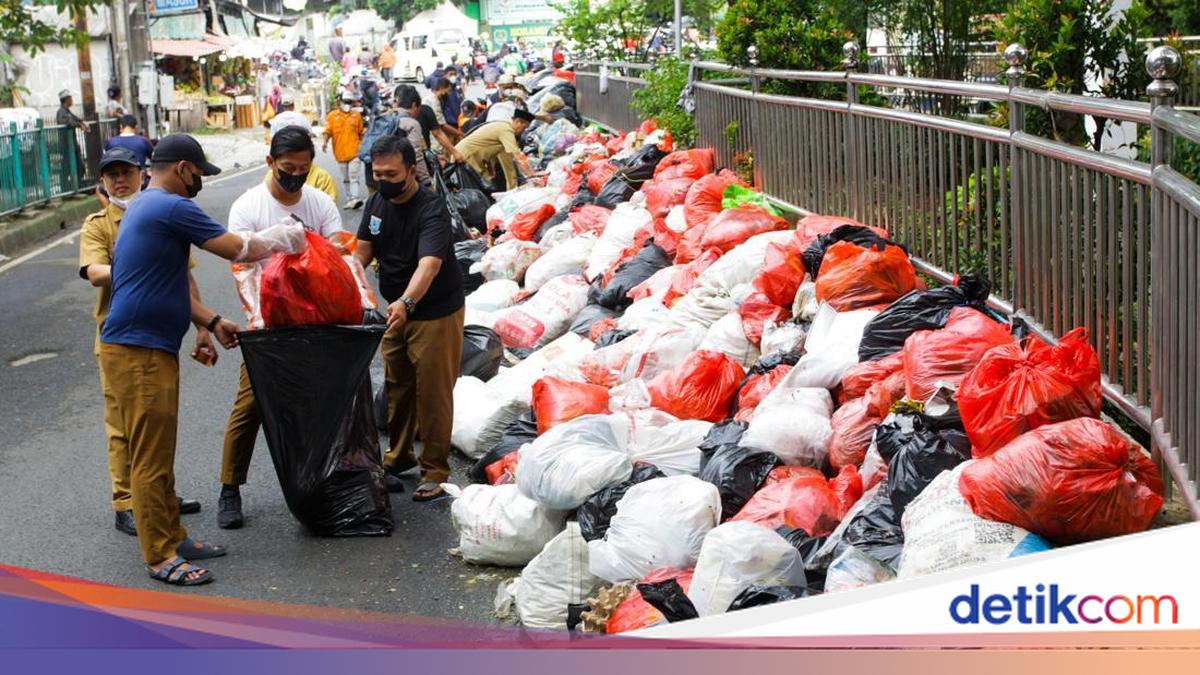 Urusan Pelik Tumpukan Sampah di Tangsel