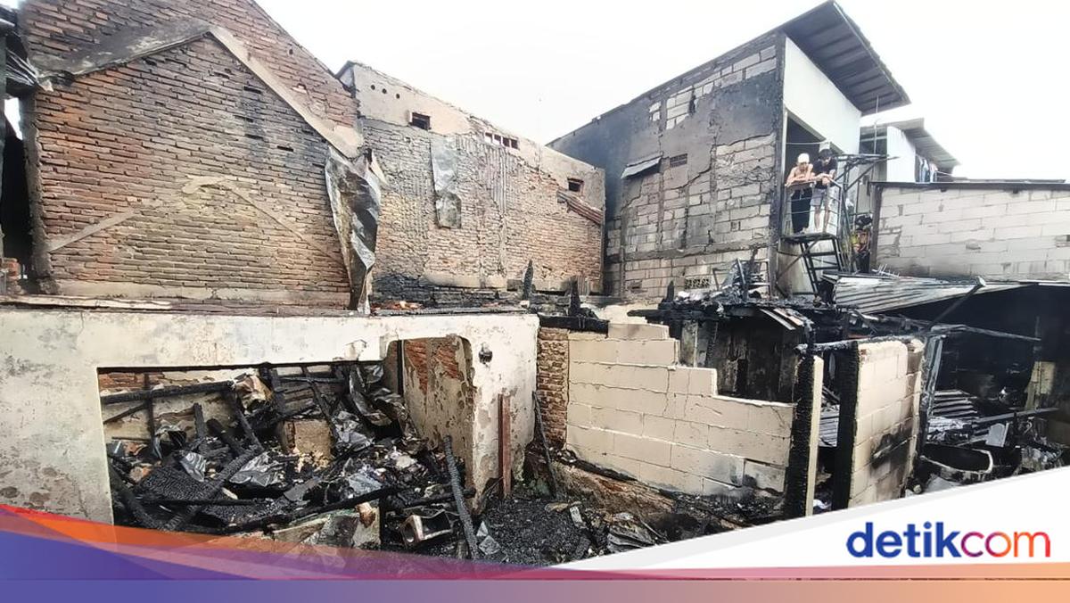 Kebakaran 3 Rumah di Grogol, Operasi KRL Sempat Disetop