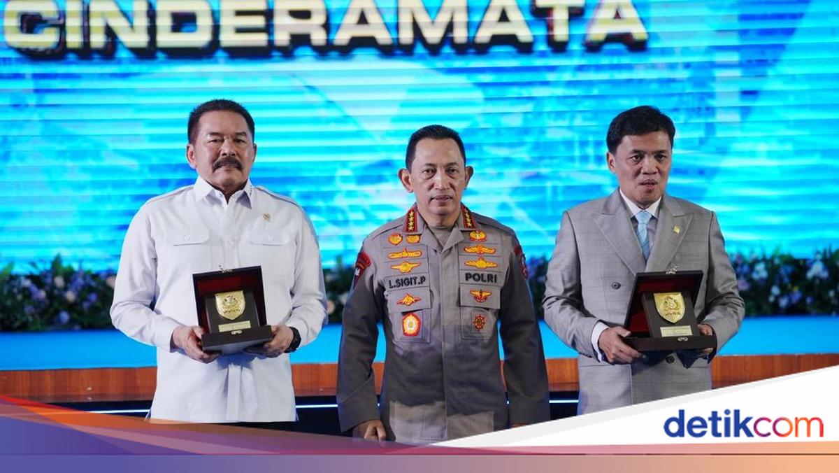 Kapolri-Jaksa Agung Teken MoU Sinergitas Penerapan KUHP Baru