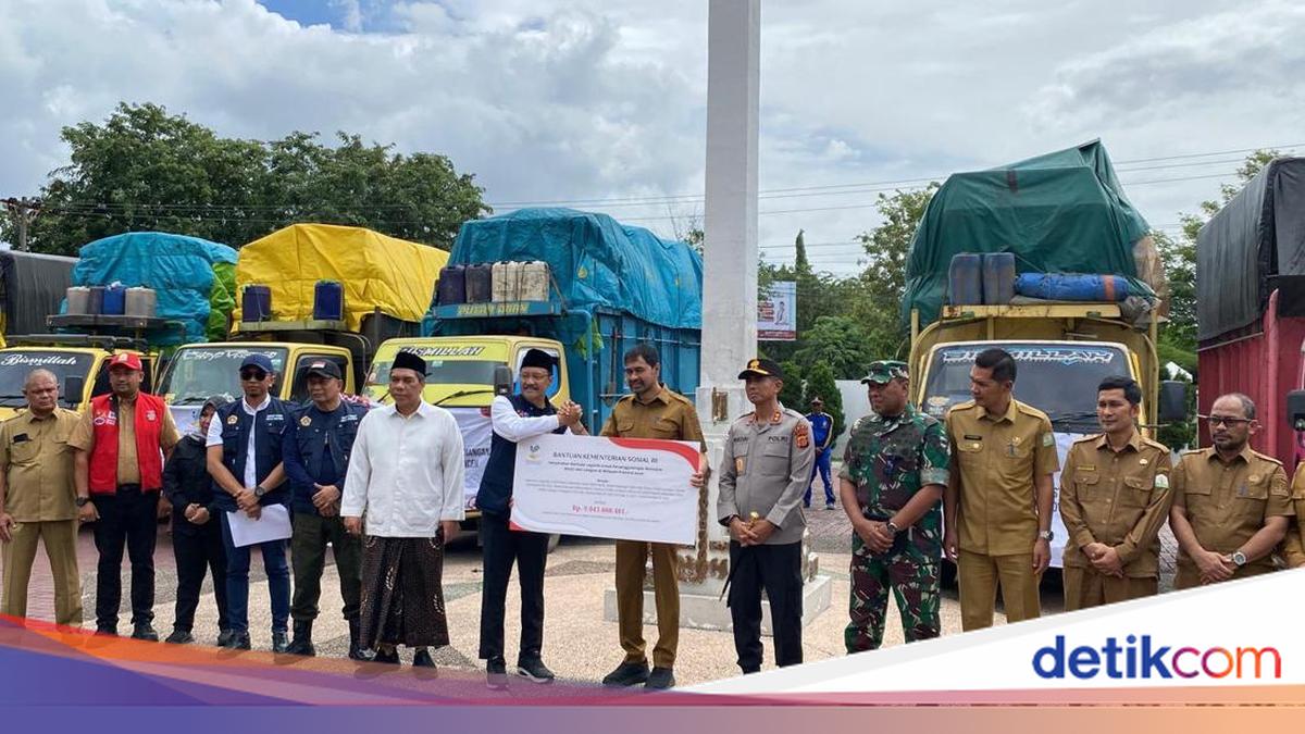 Mensos Serahkan Bantuan Senilai Rp 9 M ke Gubernur Aceh untuk Korban Bencana