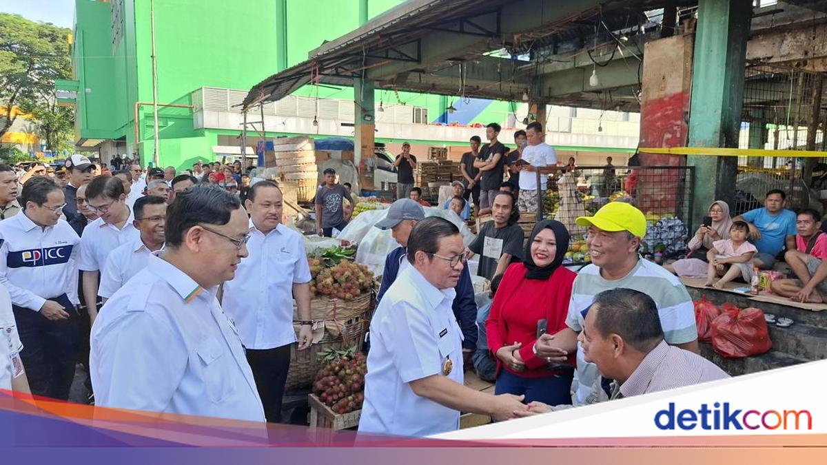Pramono Pastikan Pedagang Tetap Bisa Jualan Meski Pasar Kramat Jati Terbakar
