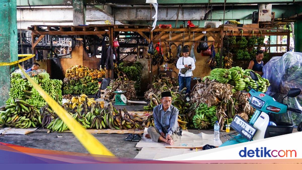 Sehari Usai Kebakaran, Pasar Induk Kramat Jati Dibuka Kembali