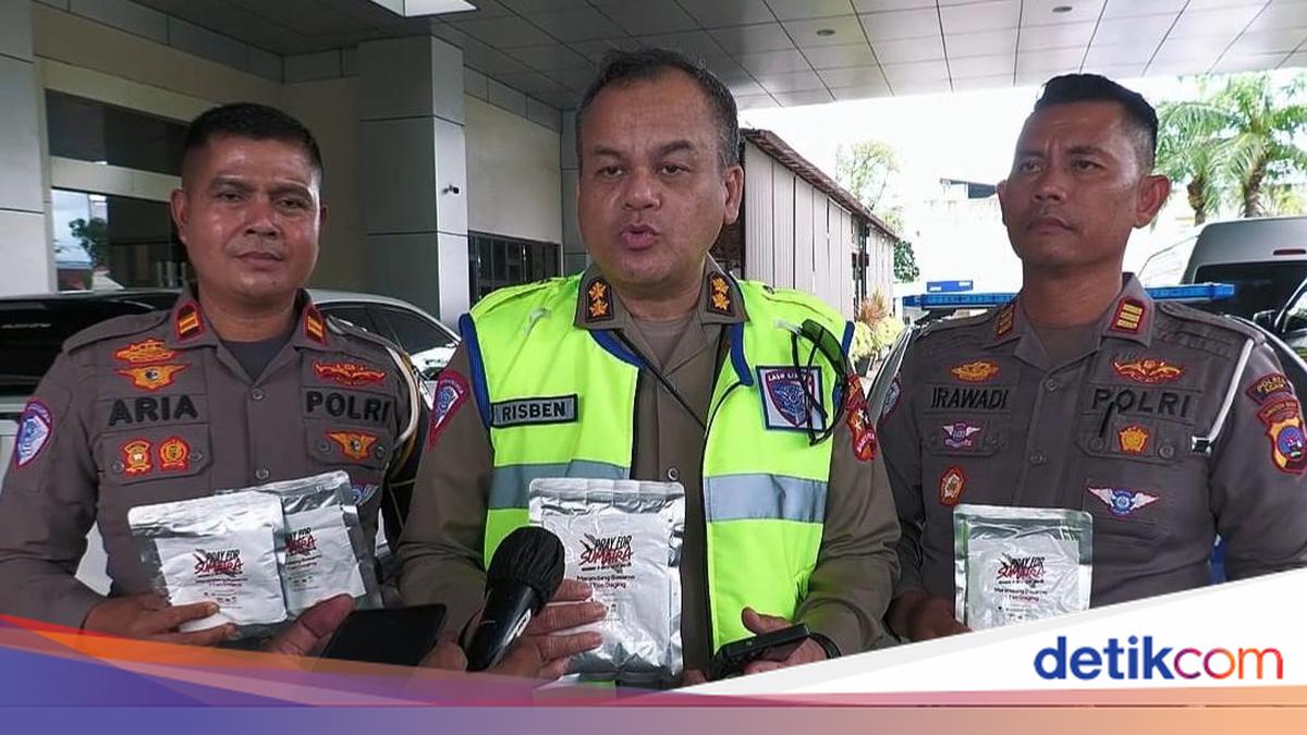 Bantuan Kemanusiaan Korlantas Tiba di Sumbar: 9 Mobil Patroli-Sembako Diserahkan