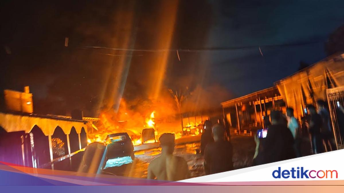 Washer Rinse Car Wash Kebakaran di Depok, 4 Mobil Ikut Terbakar