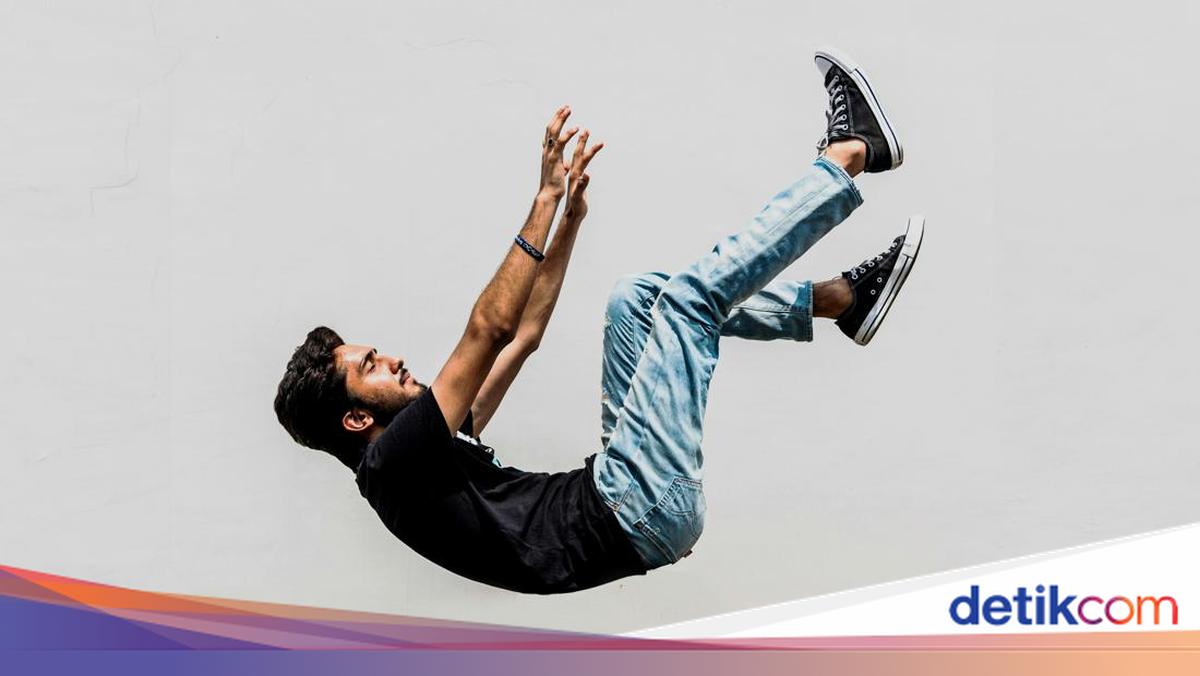 Jatuh dari Ketinggian Pertanda Baik atau Buruk? Ini Tafsirnya