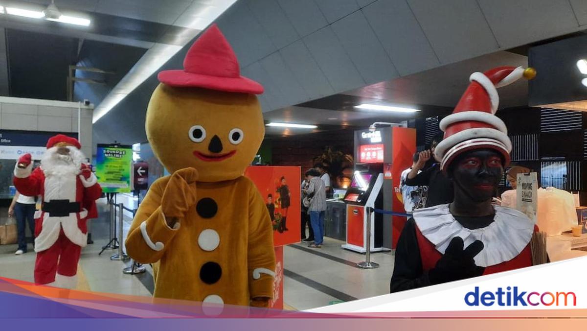 Suasana Christmas Carol di Stasiun MRT Blok M, Warga Sampai Terharu