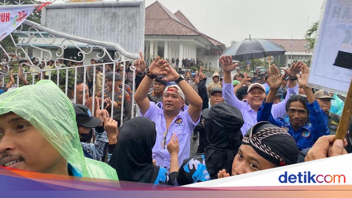 Buruh Demo di Pendopo Bupati Serang, Minta UMK Naik 12%