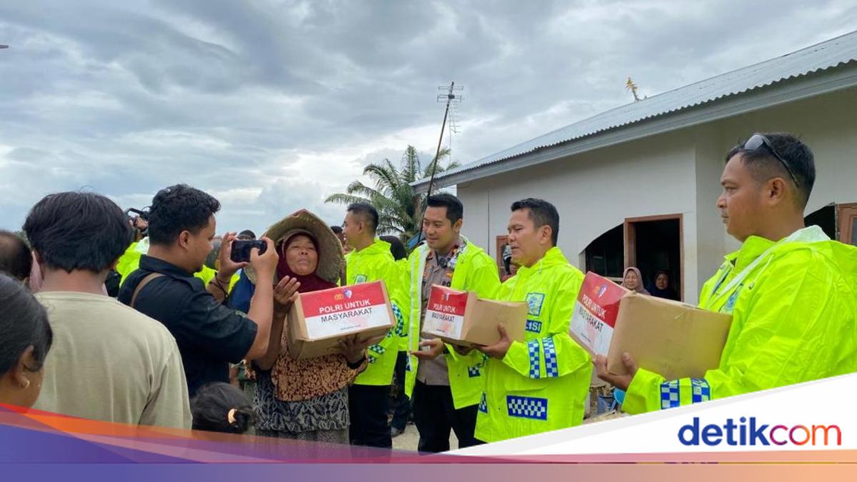 Tim Kemanusiaan Korlantas Polri Salurkan Sembako untuk Korban Banjir di Aceh Tamiang
