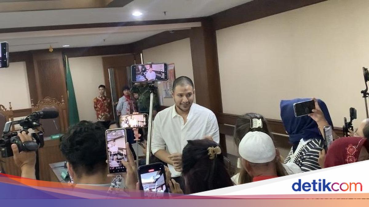 Tak Lagi di Nusakambangan, Ammar Zoni Peluk Pacar Jelang Sidang Offline