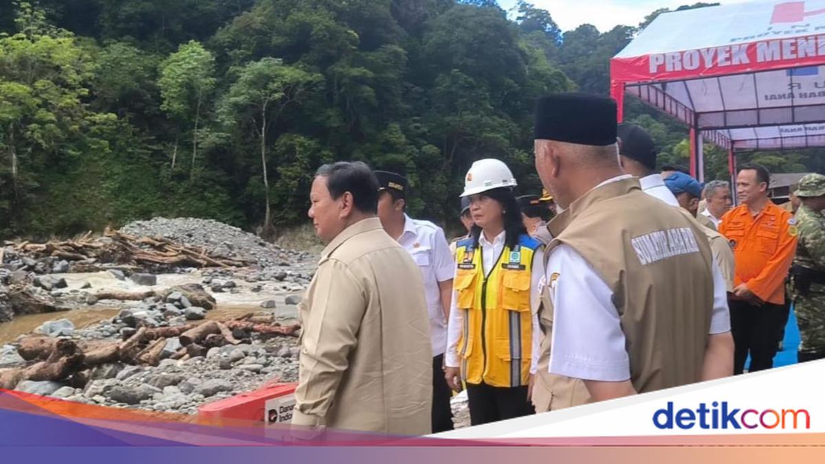 Prabowo Cek Pembangunan Jalan Lembah Anai yang Rusak Dihantam Banjir