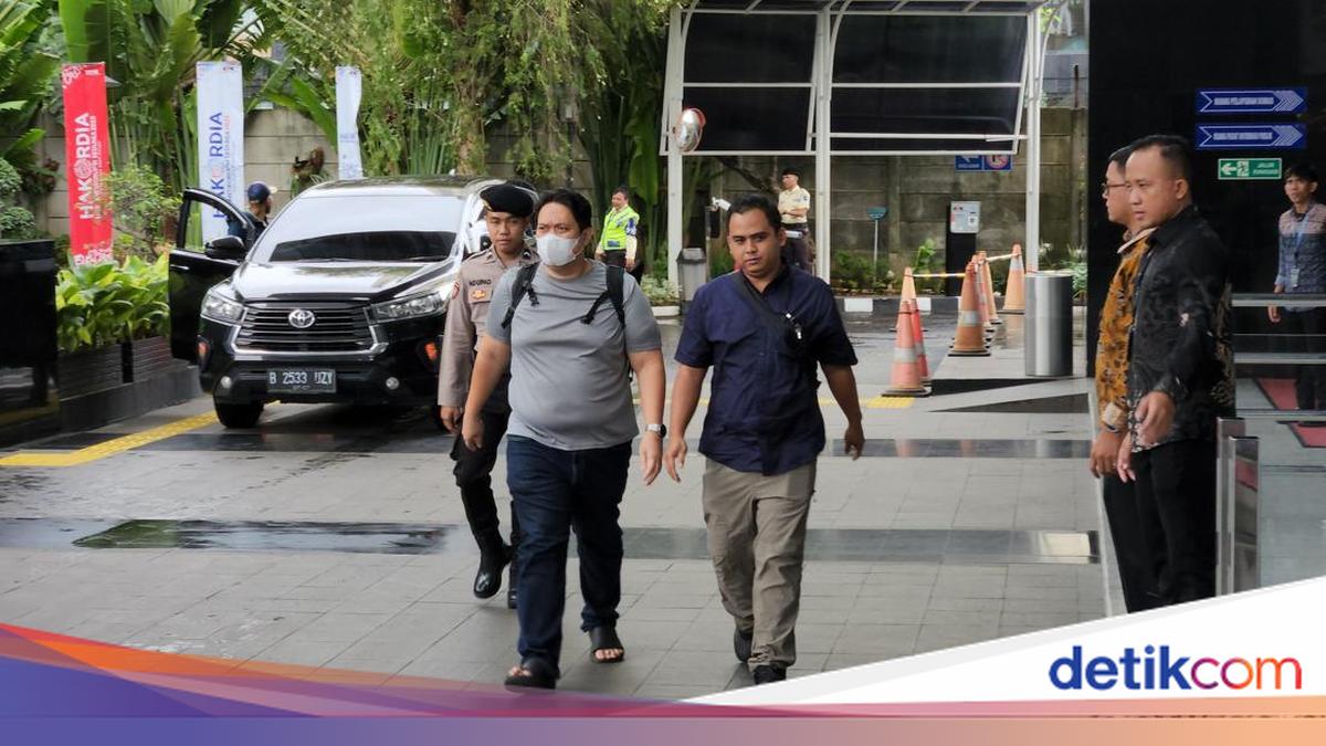 2 Orang yang Terjaring OTT Kalsel Tiba di Gedung KPK