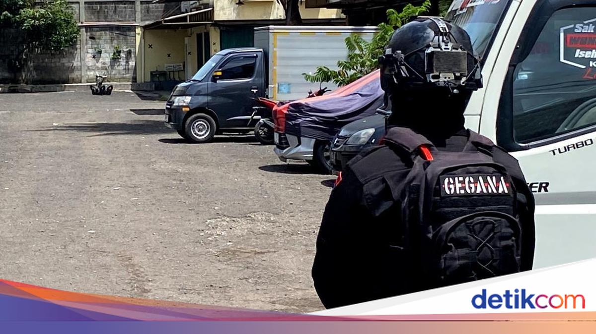 Robot Penjinak Bom Evakuasi Benda Mencurigakan di Ruko Bandung, Ini Isinya