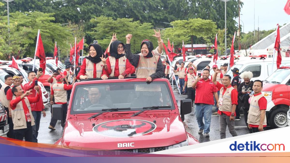 Risma Apresiasi Sopir Ambulans yang Kerja Tanpa Libur-Tanpa Pamrih