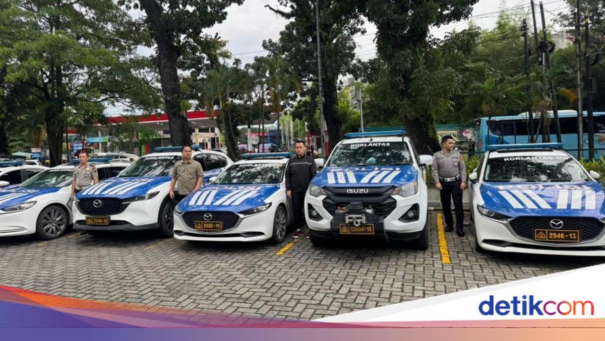 Korlantas Polri Serahkan 8 Unit Mobil Patroli, Percepat Penanganan Bencana di Sumut