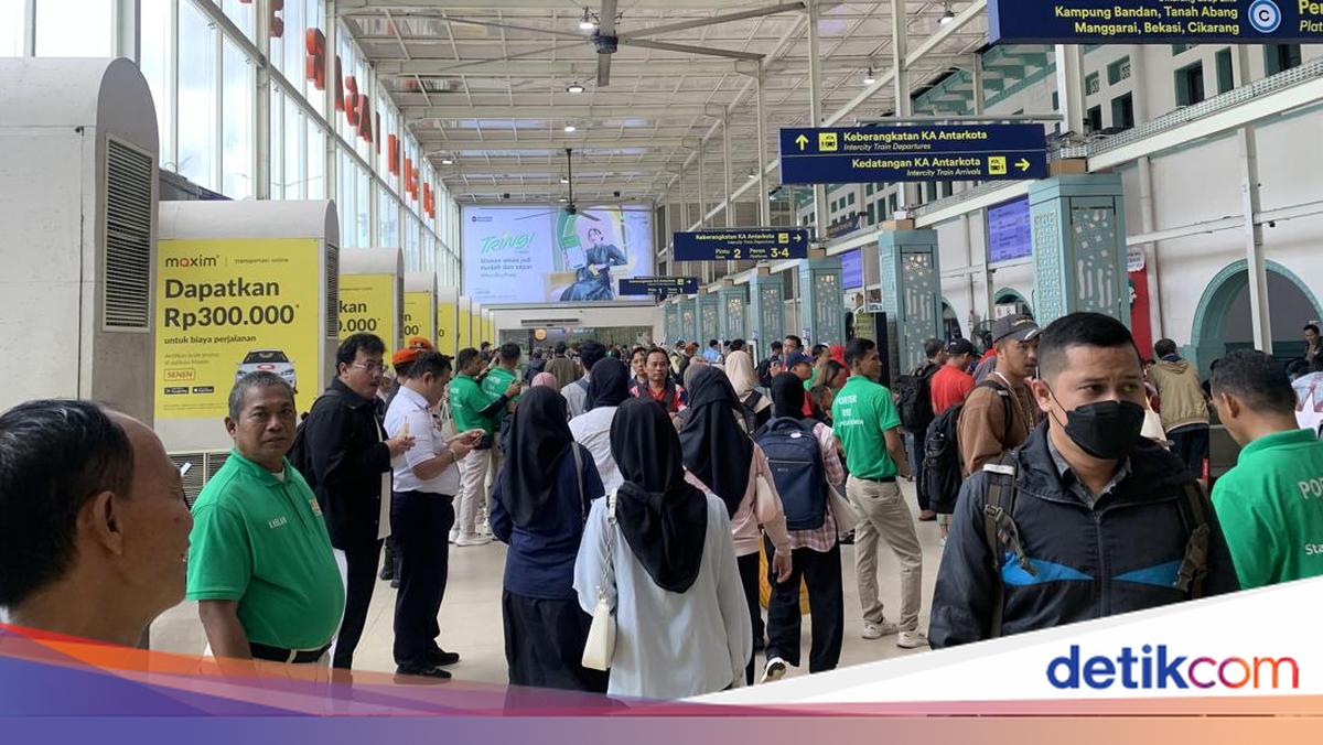 34 Ribu Pemudik Berangkat dari Stasiun Pasar Senen-Gambir Jelang Libur Natal