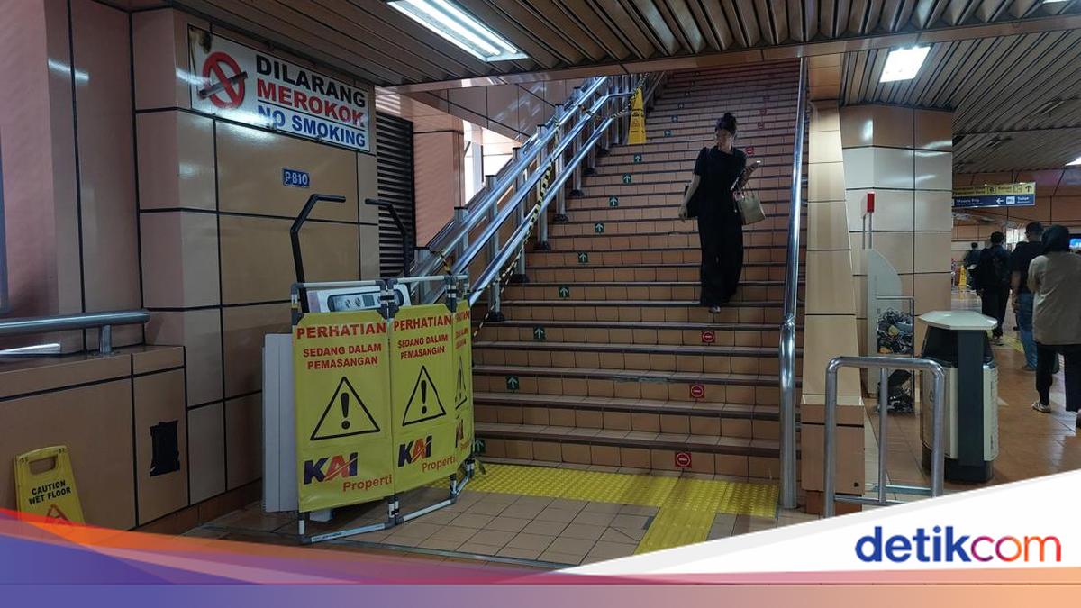 Lift Tangga bagi Disabilitas di Stasiun Cikini Beroperasi Januari 2026