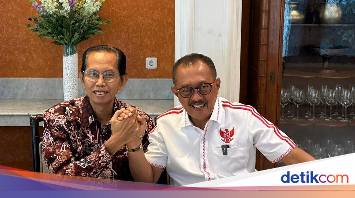 Ketua DPRD Kota Surabaya Dominikus Adi Sutarwijono meninggal dunia pada Selasa (10/2/2026) malam. Politisi PDIP itu meninggal di RS Siloam Jakarta.

via @detikjatim_