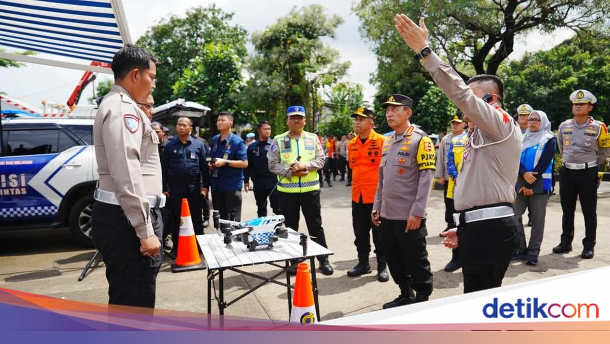 Kapolri Pantau Arus Nataru di Bekasi, Cek Teknologi Terbaru Korlantas Layani Masyarakat