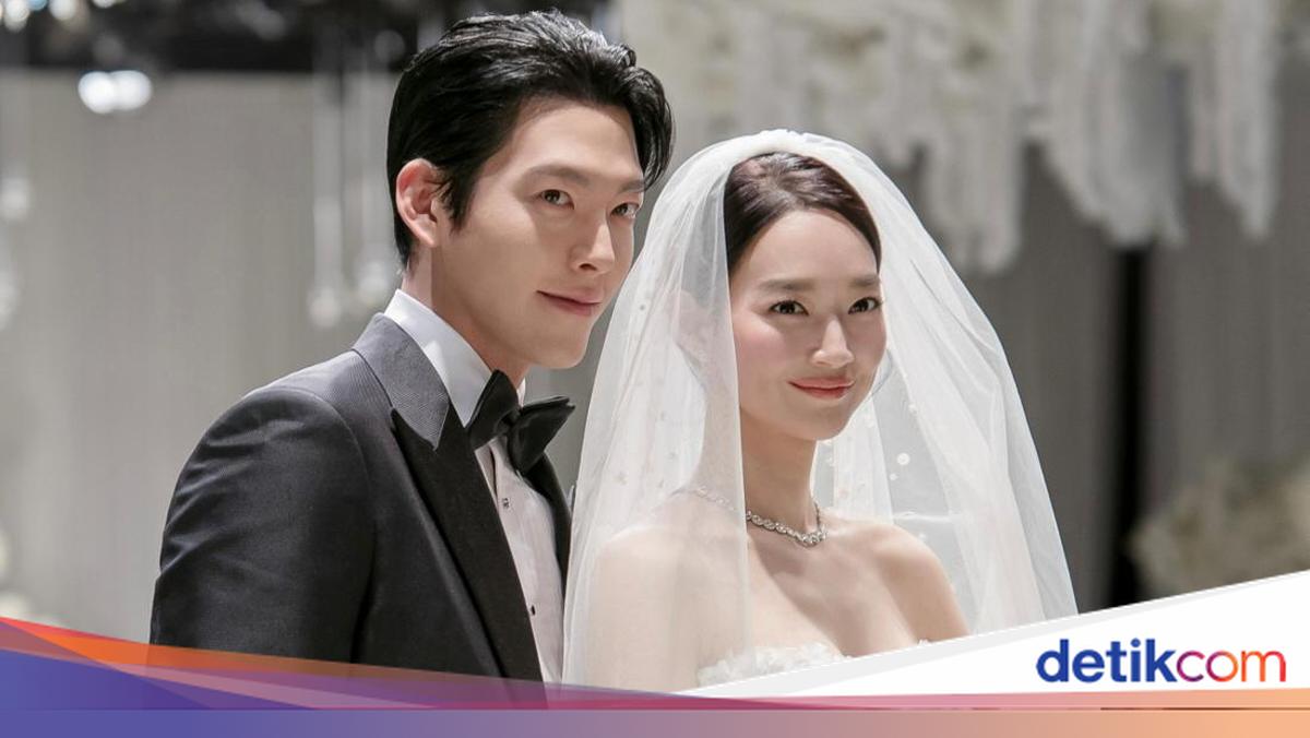 Kabar bahagia menyelimuti pasangan artis Korea yang menikah di 2025. Bahkan ada tiga artis yang kompak menikah di hari yang sama. Siapa saja?