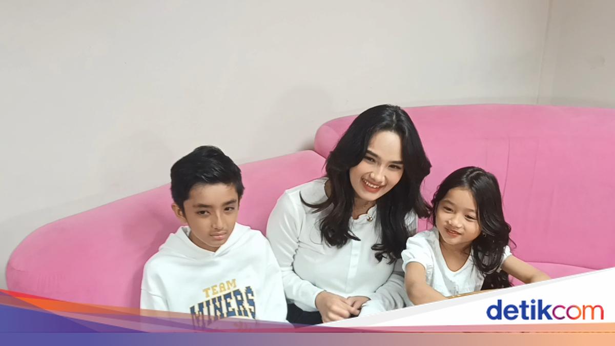 Faby Marcelia terkejut dengan permintaan putrinya, Nona yang berharap ibunda bisa beli hotel dan 100 mobil pada 2026. Gemasnyaa!