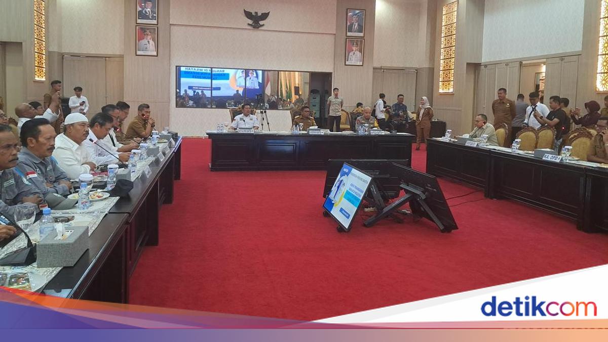Banjir Belum Surut di Serang, Warga Minta Pemprov Kerahkan Alat Berat
