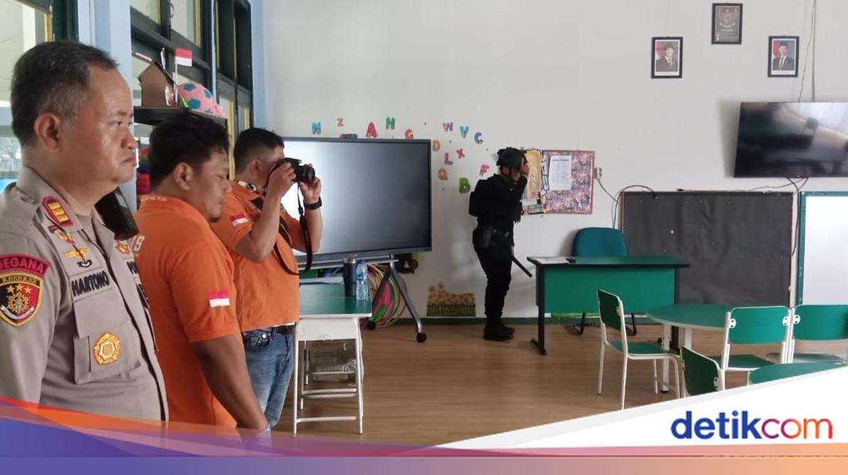 Gegana Sisir 10 Sekolah di Depok yang Diteror Bom