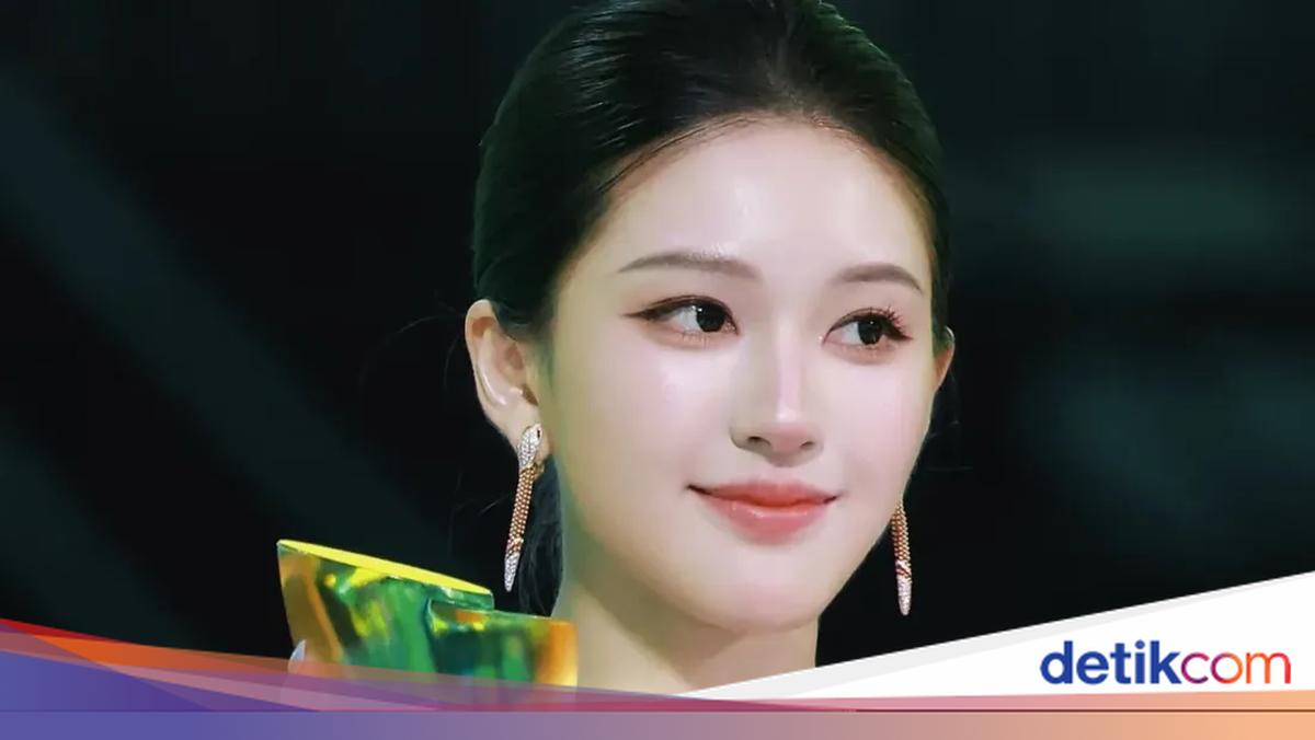 Zhao Lusi jadi sorotan tahun ini karena karya sekaligus berbagai pemberitaannya. Ia jadi artis China paling berpengaruh di 2025!