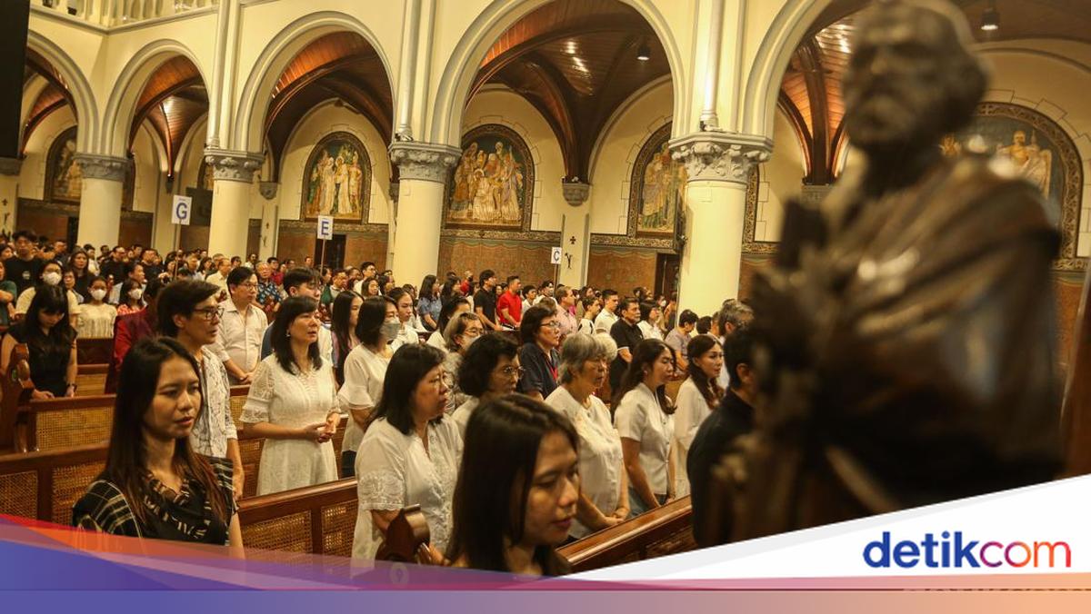 Tinjau Gereja Katedral, Menko Polkam Pastikan Perayaan Natal Berjalan Aman