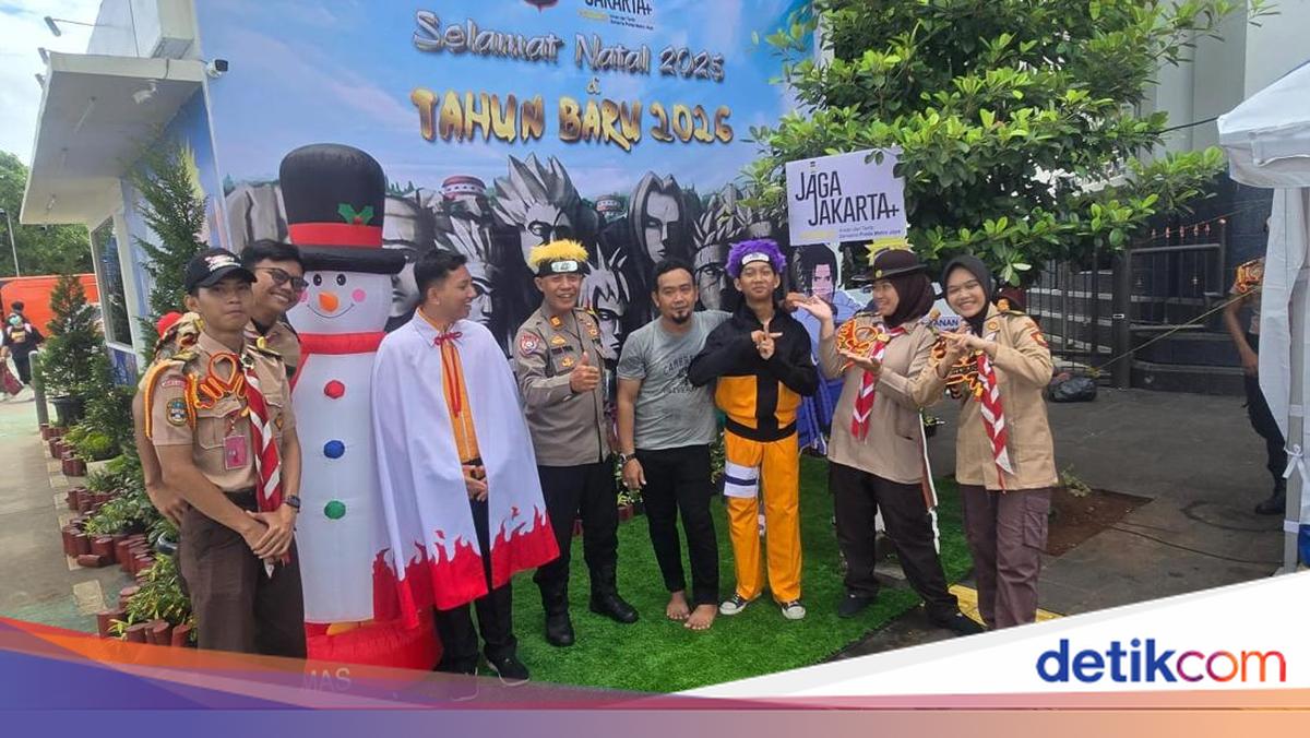Unik, Polisi Cosplay Jadi Naruto Sapa Pengunjung Kota Tua Jakbar