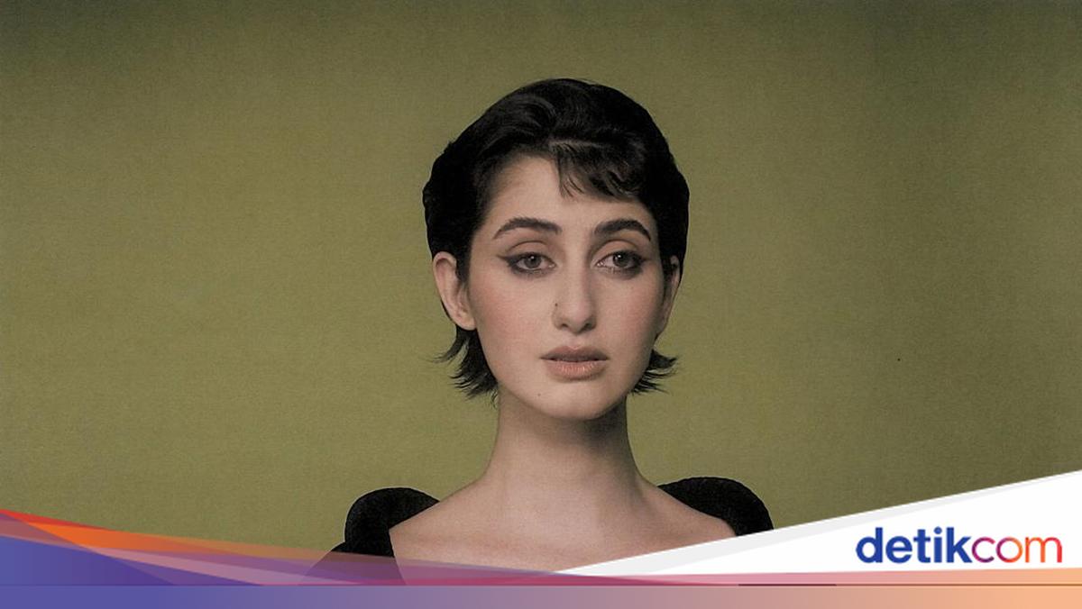 Rama Duwaji jadi sorotan setelah suaminya, Zohran Mamdani, menjadi wali kota New York City. 'First lady' ini dikagumi karena gaya dan profesinya. ✨️