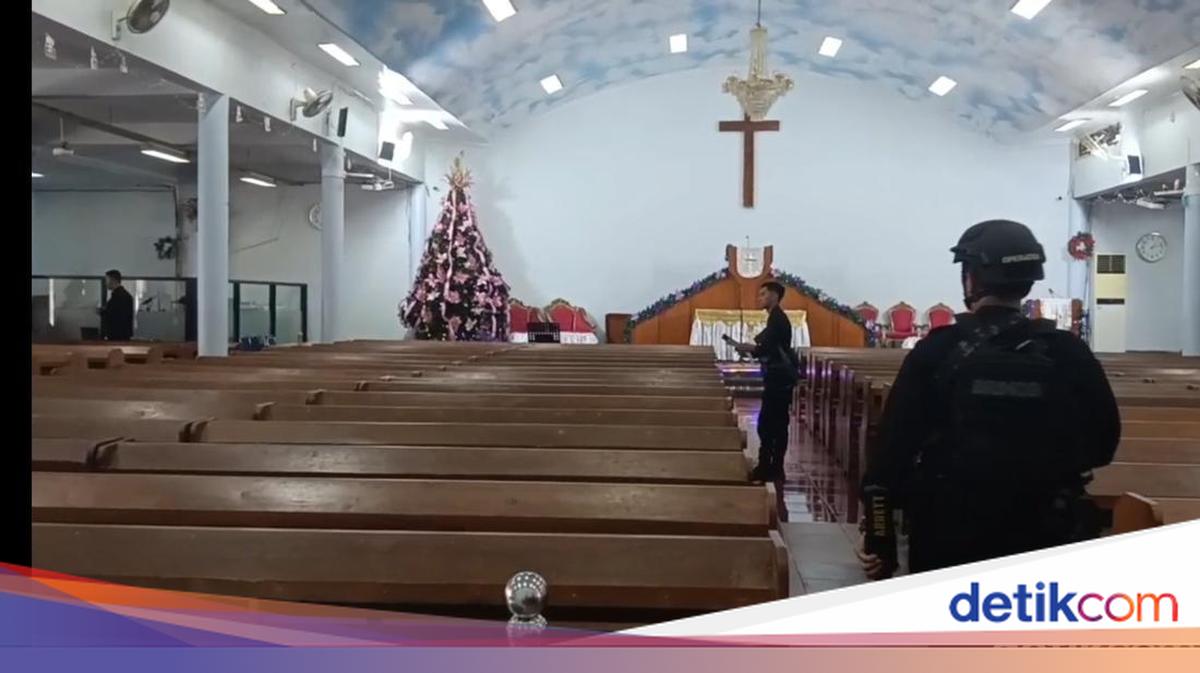 Tim Jibom Sterilisasi Gereja di Kota Serang, Pastikan Keamanan Malam Natal