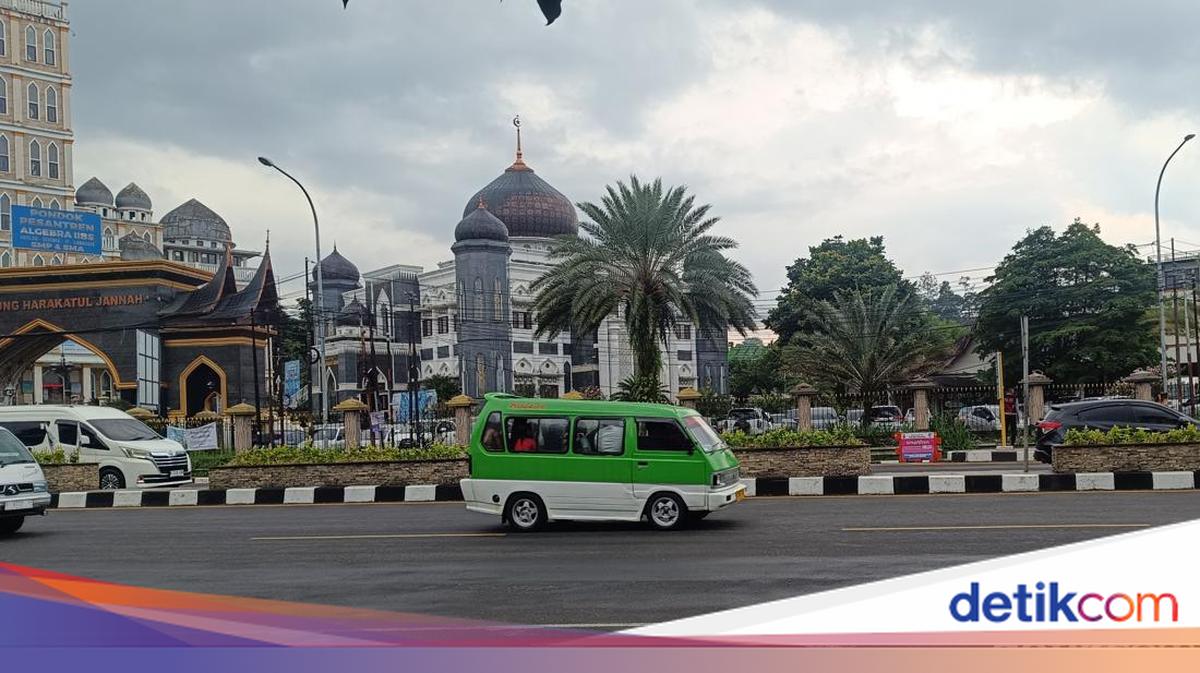 Duh! Angkot Masih Beroperasi di Puncak Bogor Meski Ada Larangan