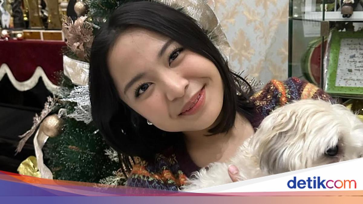Bernadya merayakan Natal 2025 begitu spesial lantaran bisa berkumpul keluarga di Surabaya. Ia juga ungkap hal spesial lainnya. Apa itu?