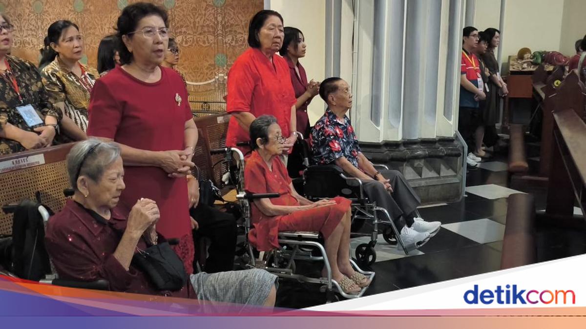 Perdana, Gereja Katedral Jakarta Gelar Misa Natal Khusus Lansia