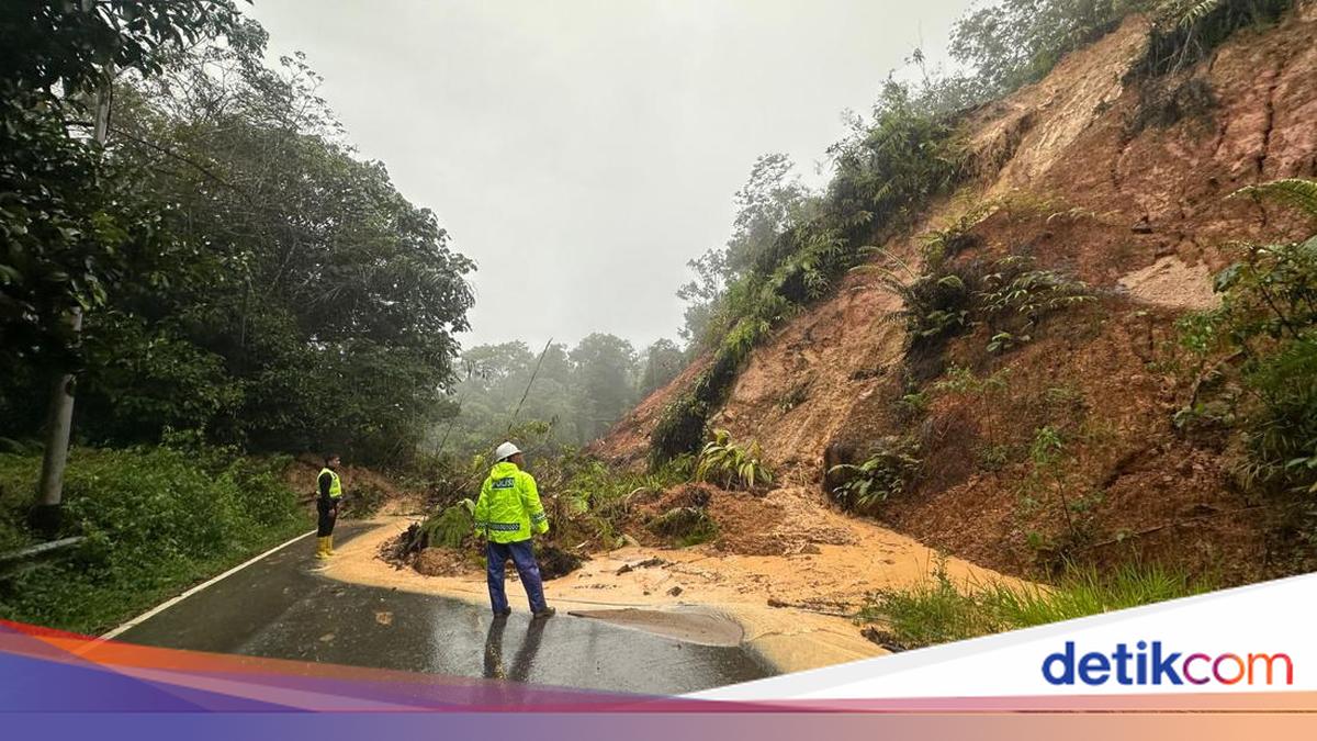 Tebing Longsor, Jalan Lintas Tarutung Menuju Tapanuli Tengah Putus