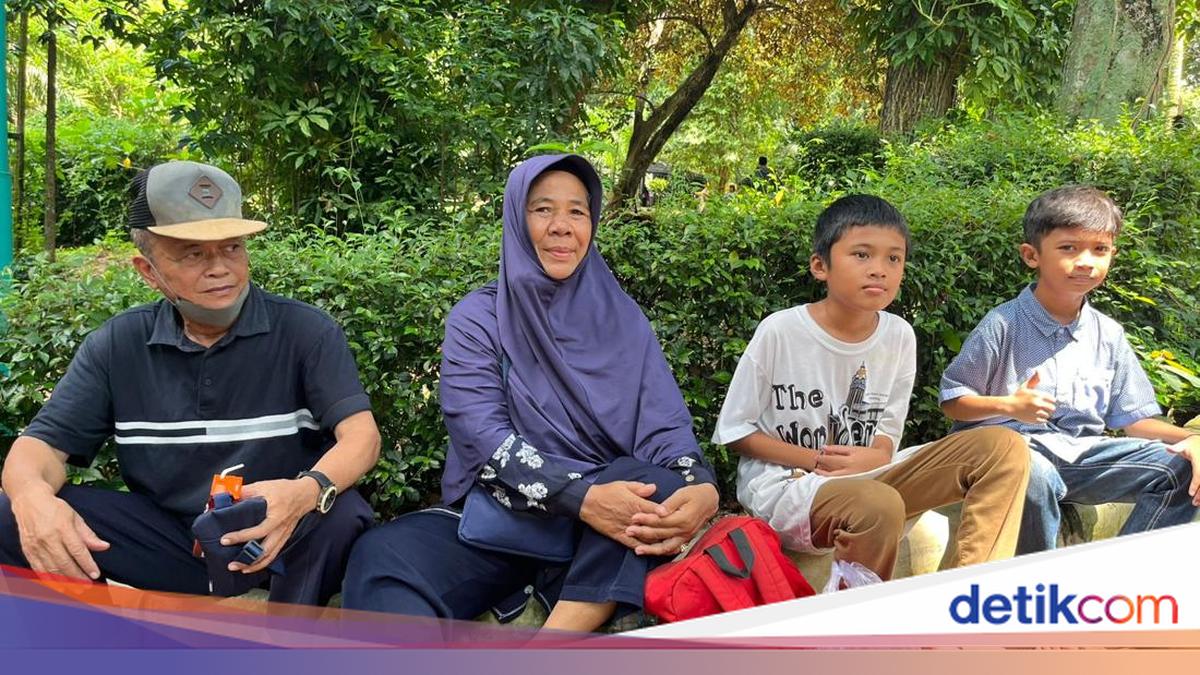 Nenek-Kakek Ini Ajak Cucu Wisata Murah Meriah ke Ragunan Saat Libur Natal