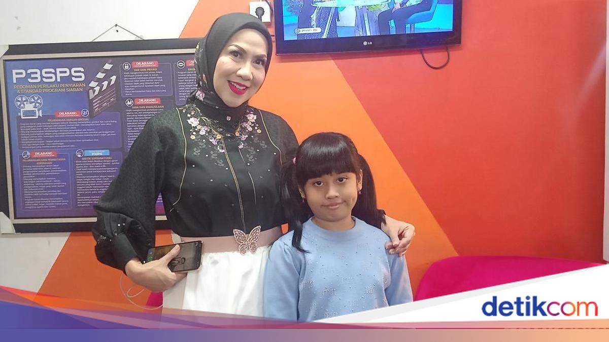Vania Athabina, putri Venna Melinda, bercita-cita jadi dokter gigi dan penyanyi. Venna mendukung dengan terapkan disiplin ketat sedari dini.