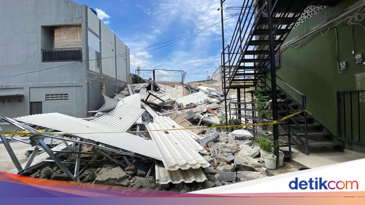 5 Fakta Robohnya Gedung Parkir 2 Lantai di Koja