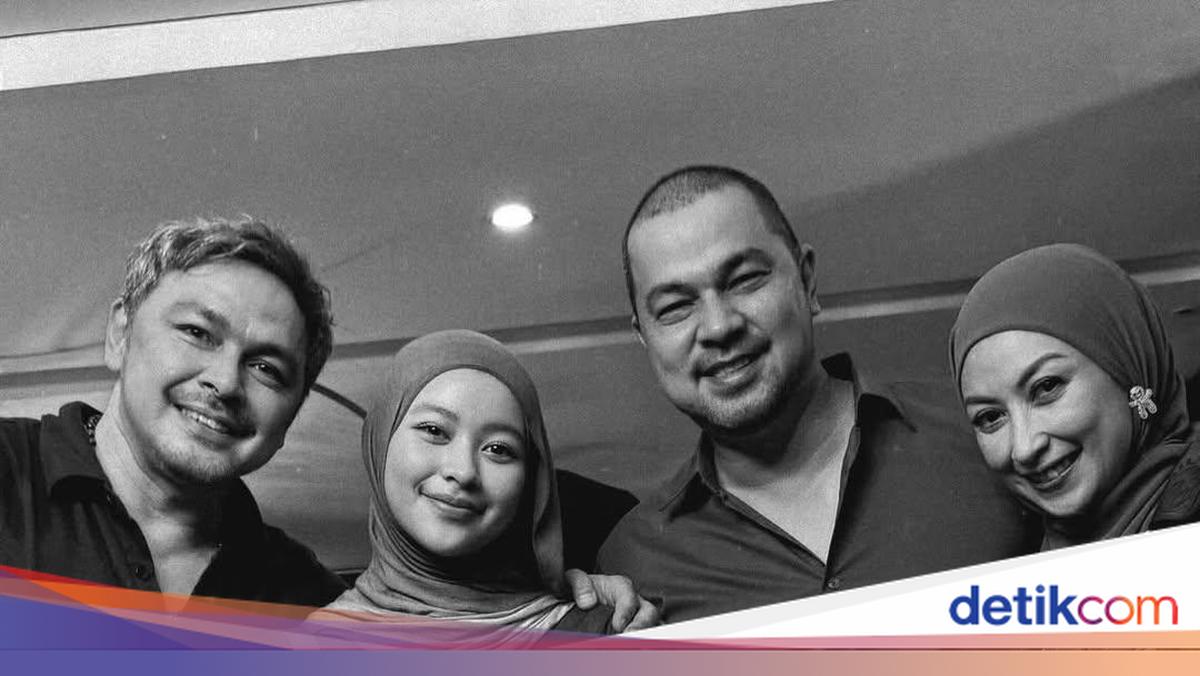 Perayaan Natal selalu penuh kehangatan. Seperti yang terlihat dalam keluarga selebritas yang merayakan Natal dalam perbedaan keyakinan. ✨️