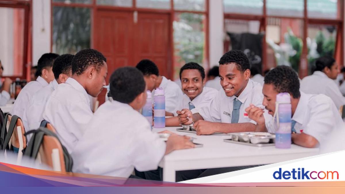 Kisah Alfius, Penjual Pinang yang Kini Sekolah Gratis di Jayapura