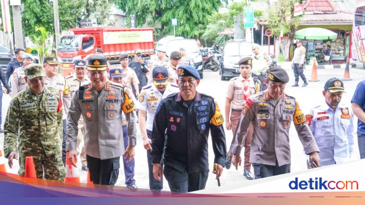 Brimob Polda Metro Cek Pospam untuk Pengamanan Operasi Lilin Jaya 2025