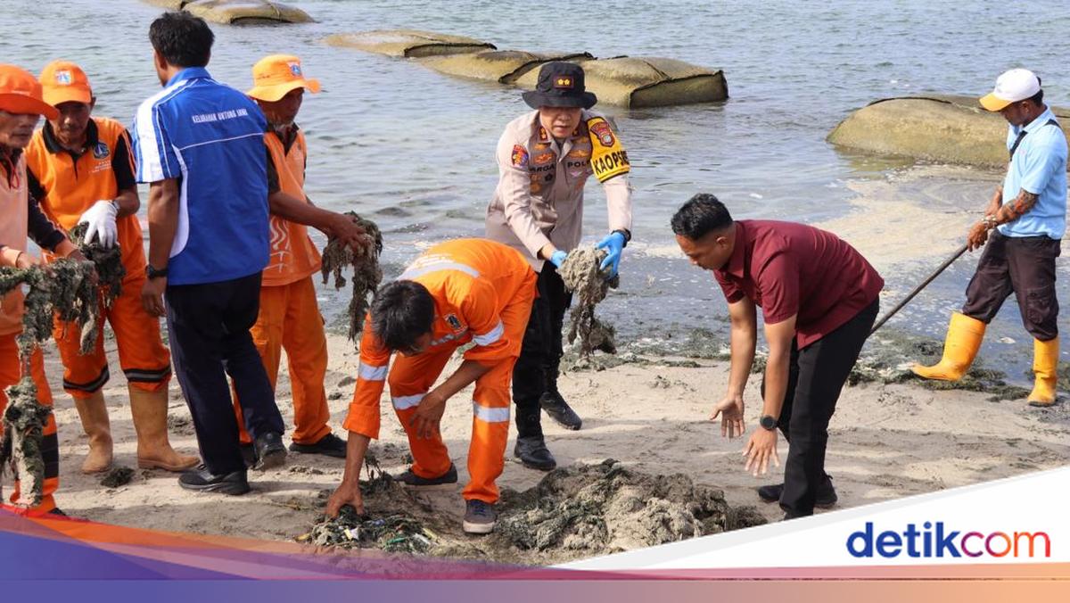 Jelang Libur Akhir Tahun, Polres Kepulauan Seribu Ajak Warga Bersihkan Pantai