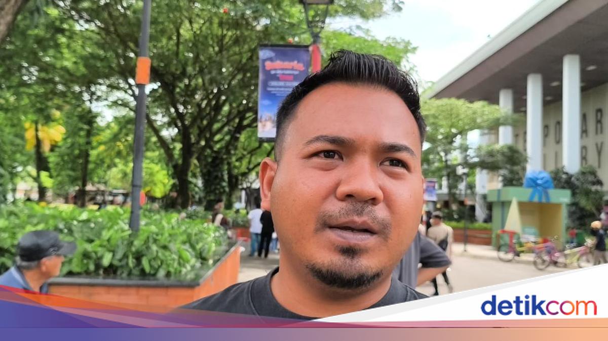 Pelancong Malaysia Ajak Keluarga ke TMII, Ingin Lihat Rumah Adat