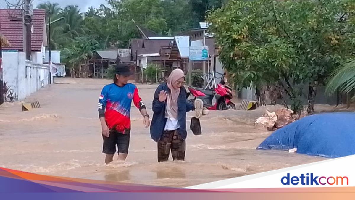 Banjir Seatap Rumah di Kalsel, 1.615 KK Kena Imbasnya