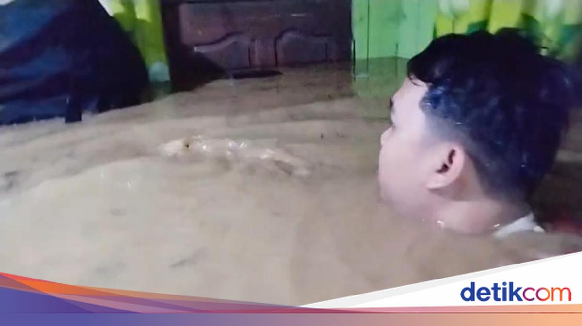 Banjir Terjang Balangan Kalsel Sampai Setinggi Atap Rumah