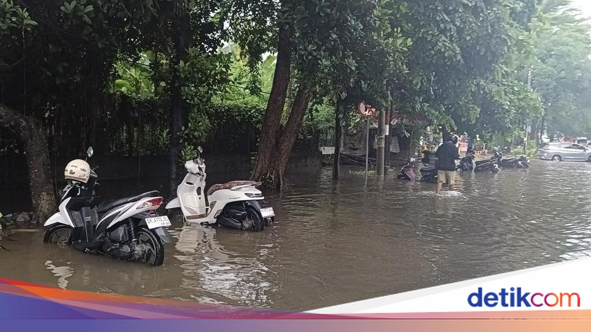 Banjir di Jalan Raya Puputan Denpasar, 10 Motor Terendam Air