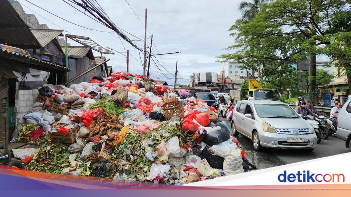 Walkot Tangsel Imbau Warga Tahan Sementara Buang Sampah Saat Pengangkutan