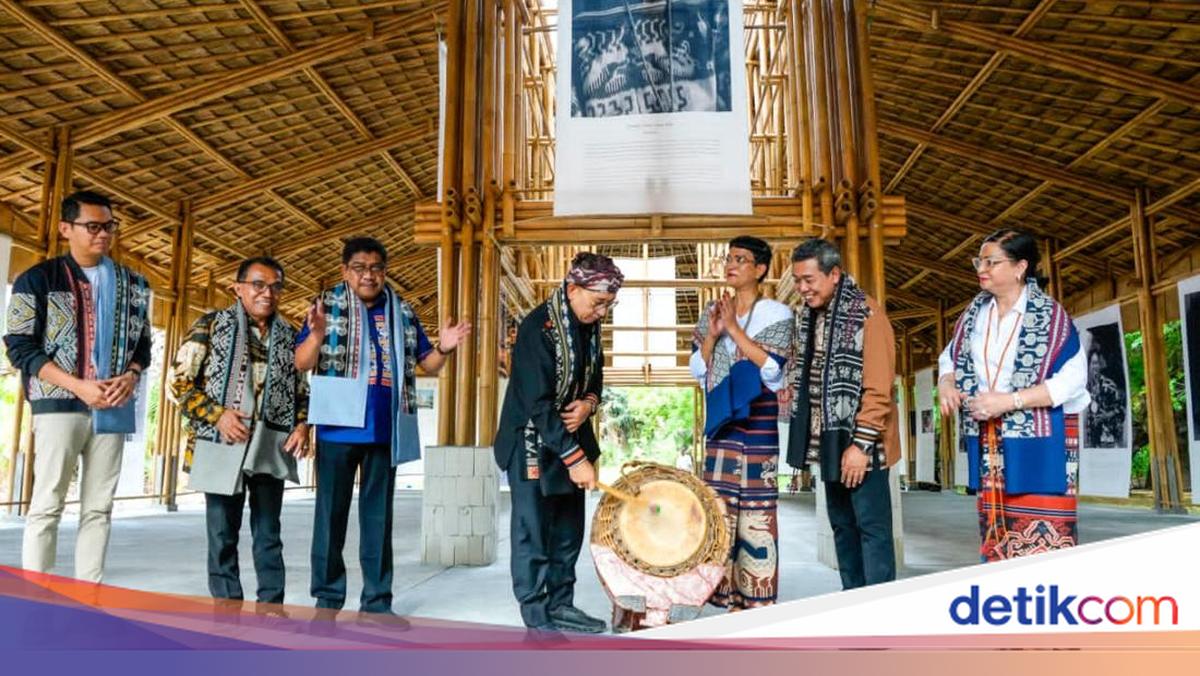 Menbud Resmikan Rumah Ibu Bumi, Perkuat Ekosistem Tenun Sumba